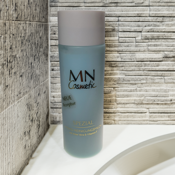 SPEZIAL-HYDRO-REINIGUNGSMILCH MIT ALOE VERA 200ml